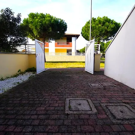 Regina Mare Confortevole Villetta Di Nuova Costruzione In Zona Comoda Al Mare Holiday home